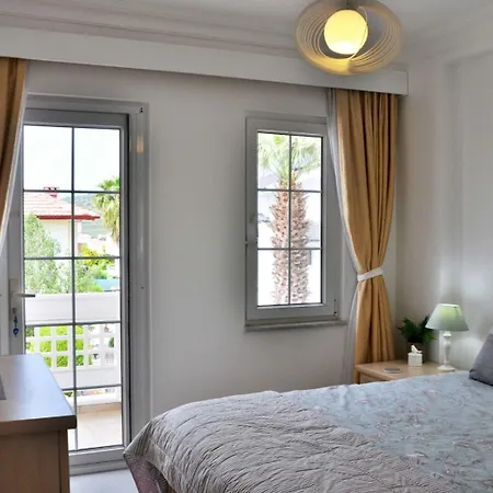 London - 3 Bedroom In Ovacik 别墅