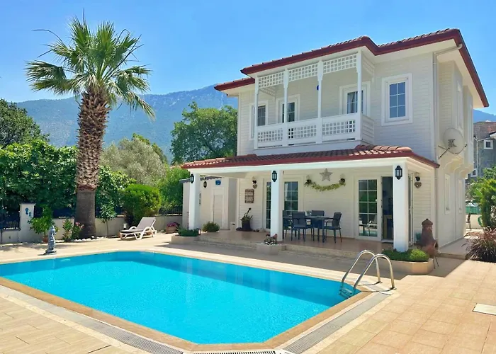 London - 3 Bedroom In Ovacik 别墅 *