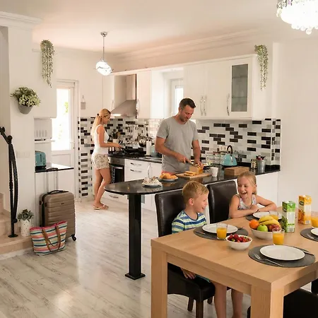 ヴィラ London - 3 Bedroom In Ovacik *