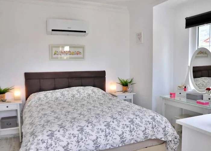 London - 3 Bedroom In Ovacik Vila