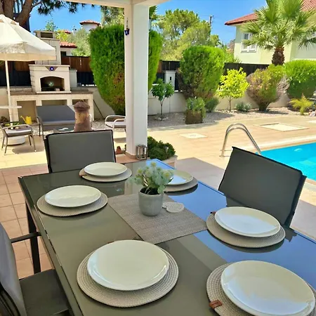 London - 3 Bedroom In Ovacik Villa *